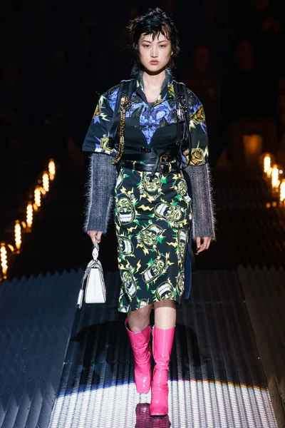 Look 18